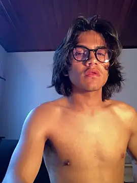 Snapshot of shadowsofgarden chatting on 02.26.25 shadowsofgarden online show from 02.26.25