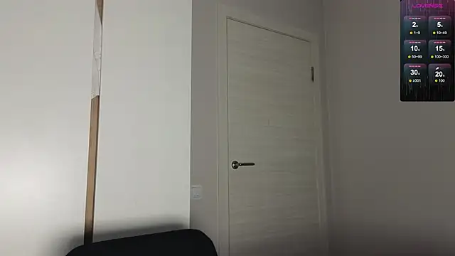 Snapshot of Sakura_Moore chatting on 11.15.25 Sakura Moore online show from 11.15.25