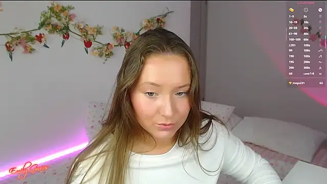 Snapshot of EmilyxxGraces chatting on 04.21.26 EmilyxxGraces online show from 04.21.26