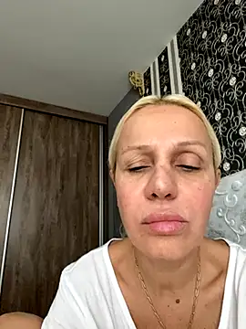 Snapshot of DeboraXporn chatting on 11.29.25 DeboraXporn online show from 11.29.25