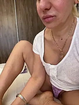 Snapshot of DeboraXporn chatting on 02.27.26 DeboraXporn online show from 02.27.26