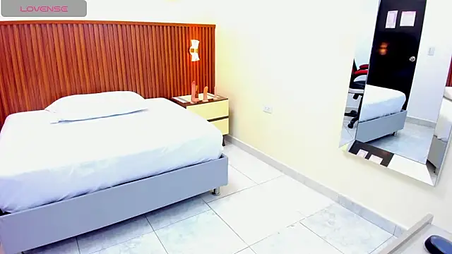 MELINAMARTINS online show from 03.11.25