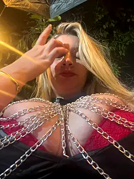 Snapshot of aurora_coldd chatting on 11.13.25 aurora coldd online show from 11.13.25