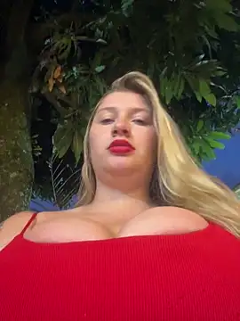 Snapshot of aurora_coldd chatting on 12.22.25 aurora coldd online show from 12.22.25