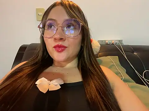 Snapshot of ValentinaOrtiz3 chatting on 03.18.25 ValentinaOrtiz3 online show from 03.18.25