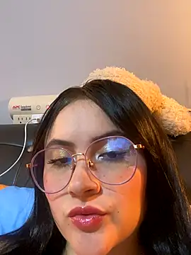 Snapshot of ValentinaOrtiz3 chatting on 10.11.25 ValentinaOrtiz3 online show from 10.11.25