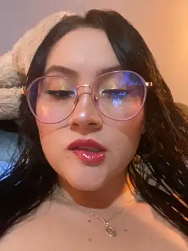 Snapshot of ValentinaOrtiz3 chatting on 10.12.25 ValentinaOrtiz3 online show from 10.12.25