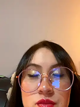 Snapshot of ValentinaOrtiz3 chatting on 10.15.25 ValentinaOrtiz3 online show from 10.15.25