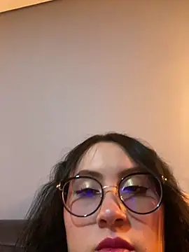 ValentinaOrtiz3 online show from 12.18.25