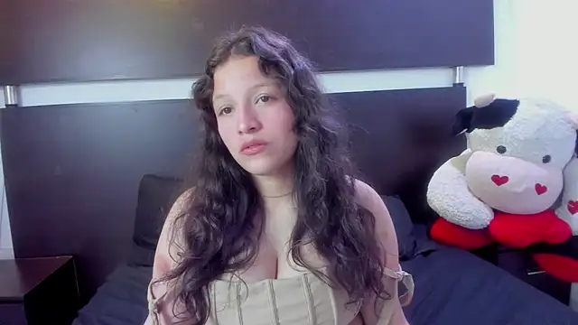 Snapshot of Marii_18 chatting on 03.20.25 Marii 18 online show from 03.20.25