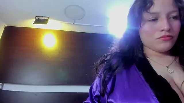 Snapshot of Marii_18 chatting on 03.20.25 Marii 18 online show from 03.20.25