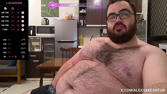 Snapshot of alexxxbear chatting on 10.06.25 alexxxbear online show from 10.06.25