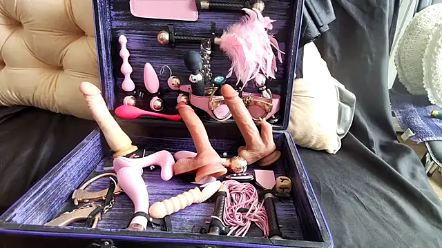 Snapshot of Chanel_Noire chatting on 03.04.25 Chanel Noire online show from 03.04.25