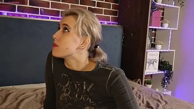 Snapshot of ConstanceBails chatting on 02.27.25 ConstanceBails online show from 02.27.25