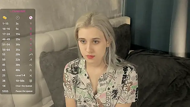 Snapshot of ConstanceBails chatting on 03.12.25 ConstanceBails online show from 03.12.25