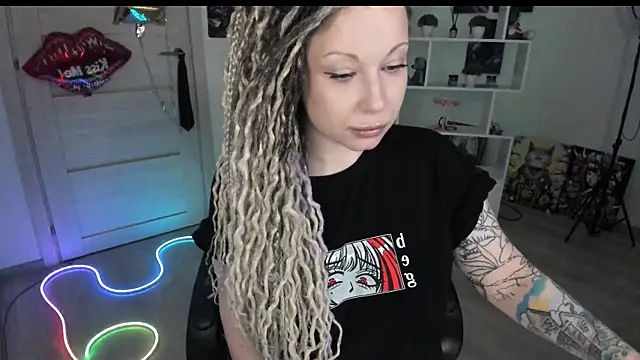 HoneySallyMoore online show from 04.12.26