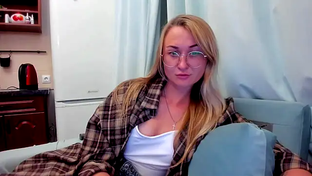 Snapshot of your_Goddess_Eva chatting on 09.11.25 your Goddess Eva online show from 09.11.25