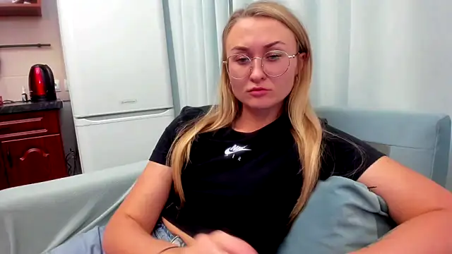 Snapshot of your_Goddess_Eva chatting on 09.17.25 your Goddess Eva online show from 09.17.25