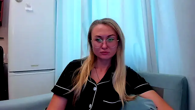 Snapshot of your_Goddess_Eva chatting on 09.20.25 your Goddess Eva online show from 09.20.25