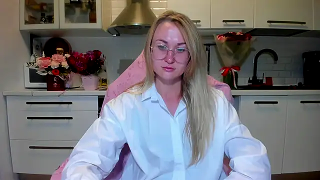 Snapshot of your_Goddess_Eva chatting on 09.30.25 your Goddess Eva online show from 09.30.25