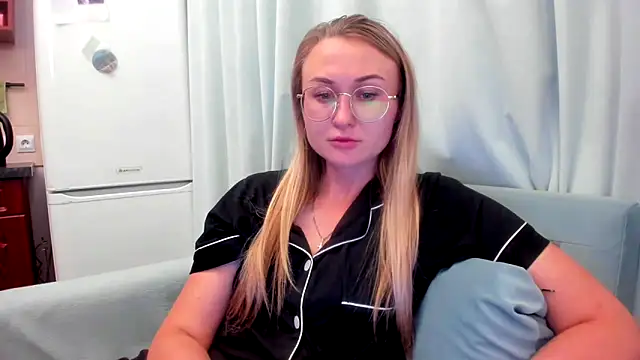 Snapshot of your_Goddess_Eva chatting on 10.08.25 your Goddess Eva online show from 10.08.25