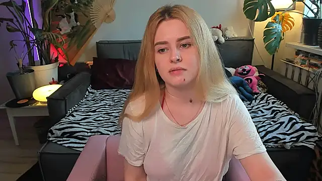 Alexa Pirs online show from 04.12.26