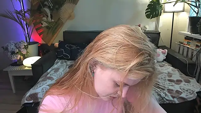 Alexa Pirs online show from 05.12.26