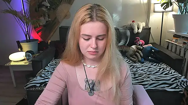 Alexa Pirs online show from 06.16.26