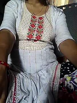 Snapshot of lovely----bhabhi chatting on 12.18.25 lovely----bhabhi online show from 12.18.25