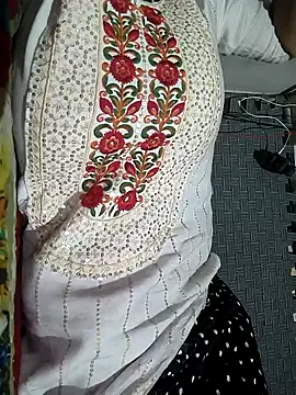 Snapshot of lovely----bhabhi chatting on 12.20.25 lovely----bhabhi online show from 12.20.25