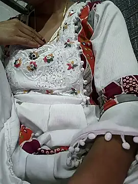 Snapshot of lovely----bhabhi chatting on 02.11.26 lovely----bhabhi online show from 02.11.26