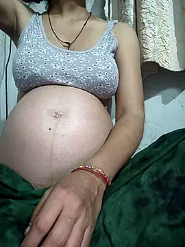 Snapshot of lovely----bhabhi chatting on 03.14.26 lovely----bhabhi online show from 03.14.26