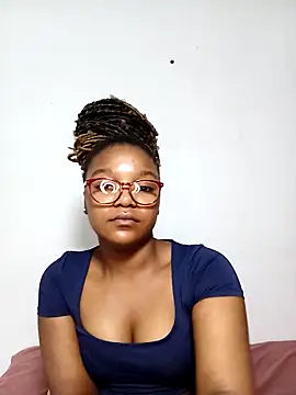 Snapshot of Kylie6lack chatting on 10.10.25 Kylie6lack online show from 10.10.25