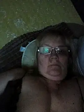 Snapshot of Violet5364 chatting on 04.17.26 Violet5364 online show from 04.17.26