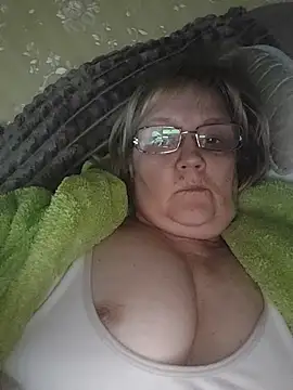 Snapshot of Violet5364 chatting on 04.27.26 Violet5364 online show from 04.27.26