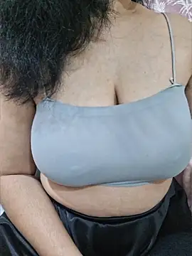 Snapshot of Jassi_Does chatting on 04.22.26 Jassi Does online show from 04.22.26