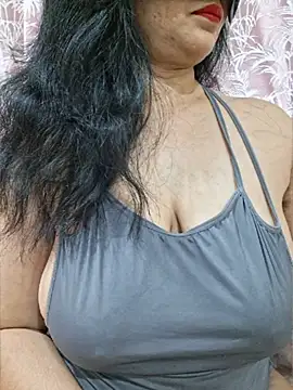 Snapshot of Jassi_Does chatting on 05.22.26 Jassi Does online show from 05.22.26