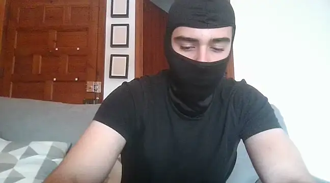 Snapshot of ESCOMOFUC chatting on 02.15.25 ESCOMOFUC online show from 02.15.25