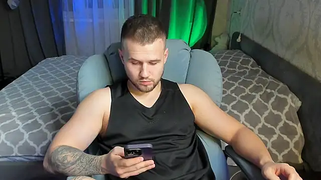 Snapshot of Vladik_b chatting on 02.26.25 Vladik b online show from 02.26.25