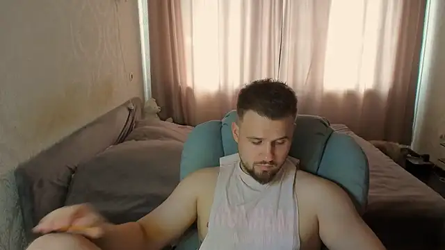 Snapshot of Vladik_b chatting on 06.25.26 Vladik b online show from 06.25.26