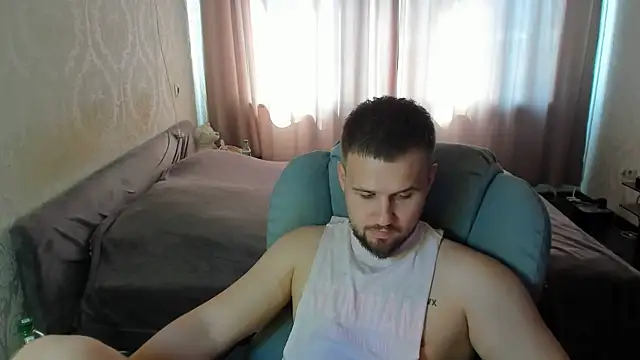 Snapshot of Vladik_b chatting on 06.26.26 Vladik b online show from 06.26.26