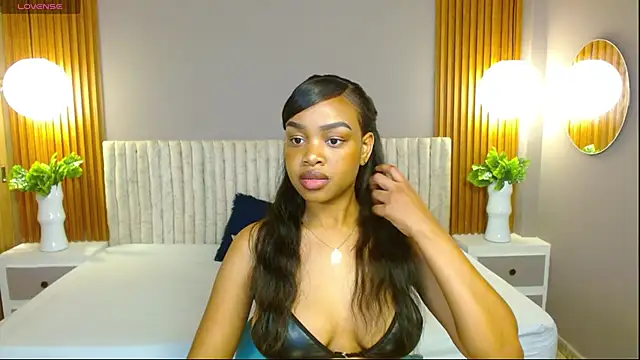 Snapshot of TianaSky chatting on 03.18.25 TianaSky online show from 03.18.25