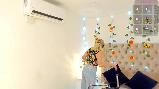 CandieGilson   online show from 10.06.25