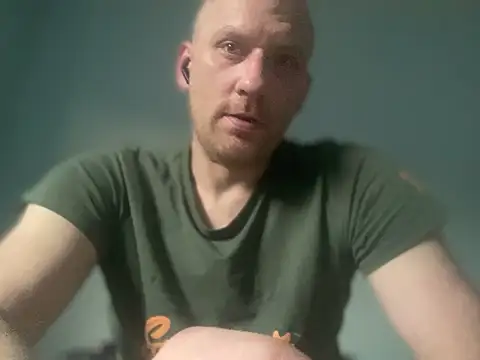 Krzysiekg123 online show from 02.22.25