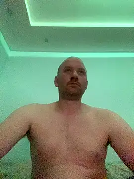 Krzysiekg123 online show from 12.17.25