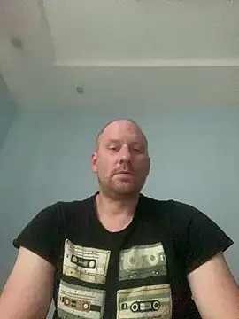 Krzysiekg123 online show from 12.21.25