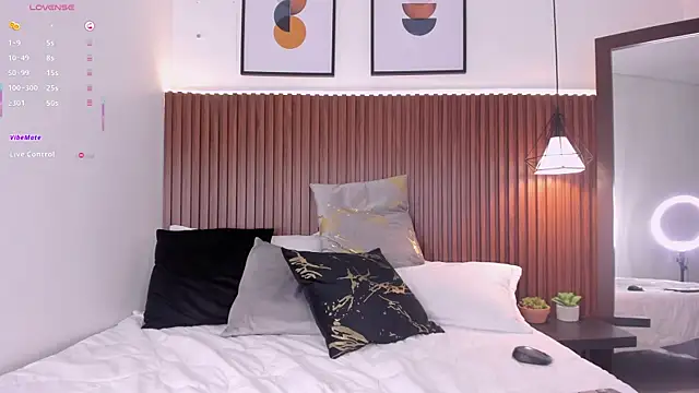 Snapshot of julietaevanns chatting on 03.06.25 julietaevanns online show from 03.06.25