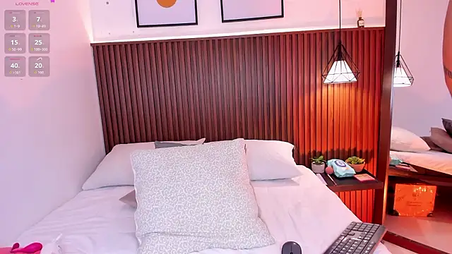 Snapshot of julietaevanns chatting on 02.03.26 julietaevanns online show from 02.03.26