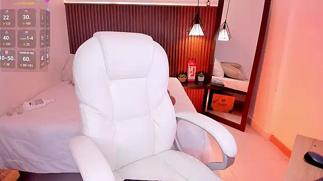 Snapshot of julietaevanns chatting on 02.18.26 julietaevanns online show from 02.18.26