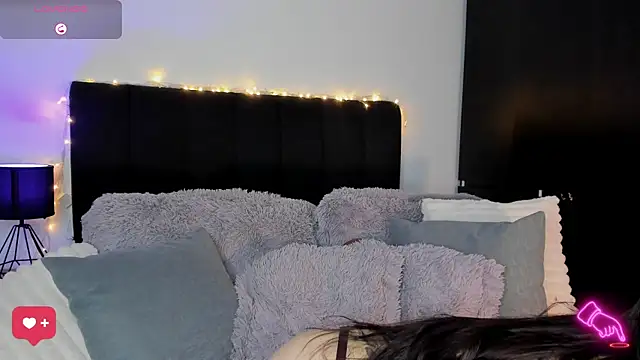 Snapshot of Amara_vause_ chatting on 10.17.25 Amara vause  online show from 10.17.25